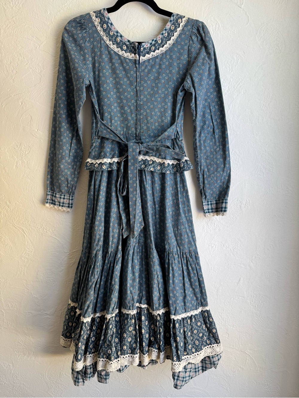 Vintage 1970s Gunne Sax Light Blue Floral Print Peplum Bodice Midi Dress Size 7 - Picture 6 of 10